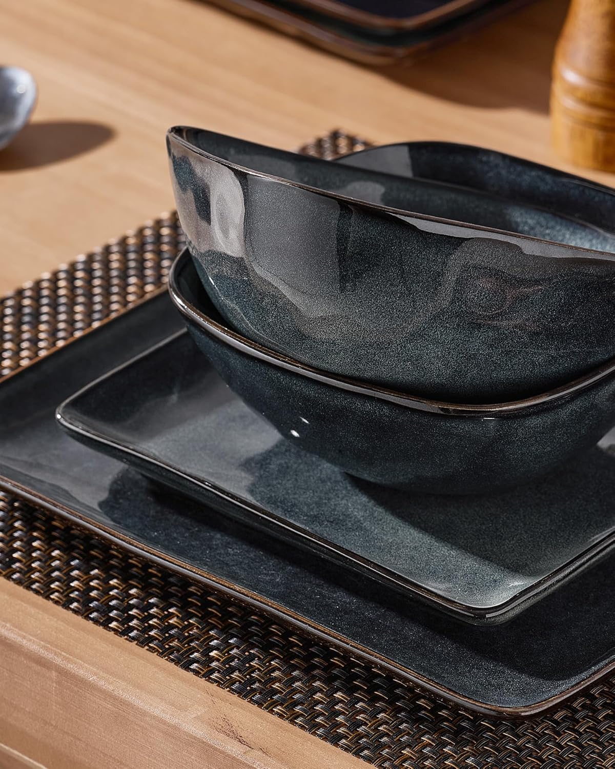 Oceanic Square 18-Piece Dinnerware Set